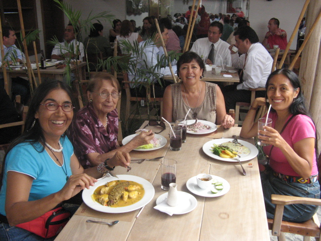 Ana, Débora, tia Esther y Rosa en Lima 2008
