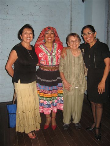 Tia Esther, Rosita , Ana y Debora en el Teatro Yuyachkani en Lima 2008